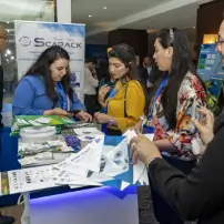 des exposants au niveau du forum international de la peche